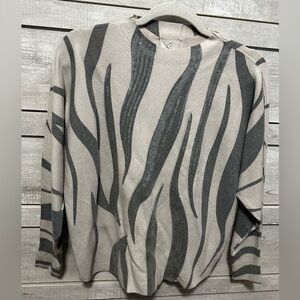 90. Sioni Cream and Gray Knit Sweater